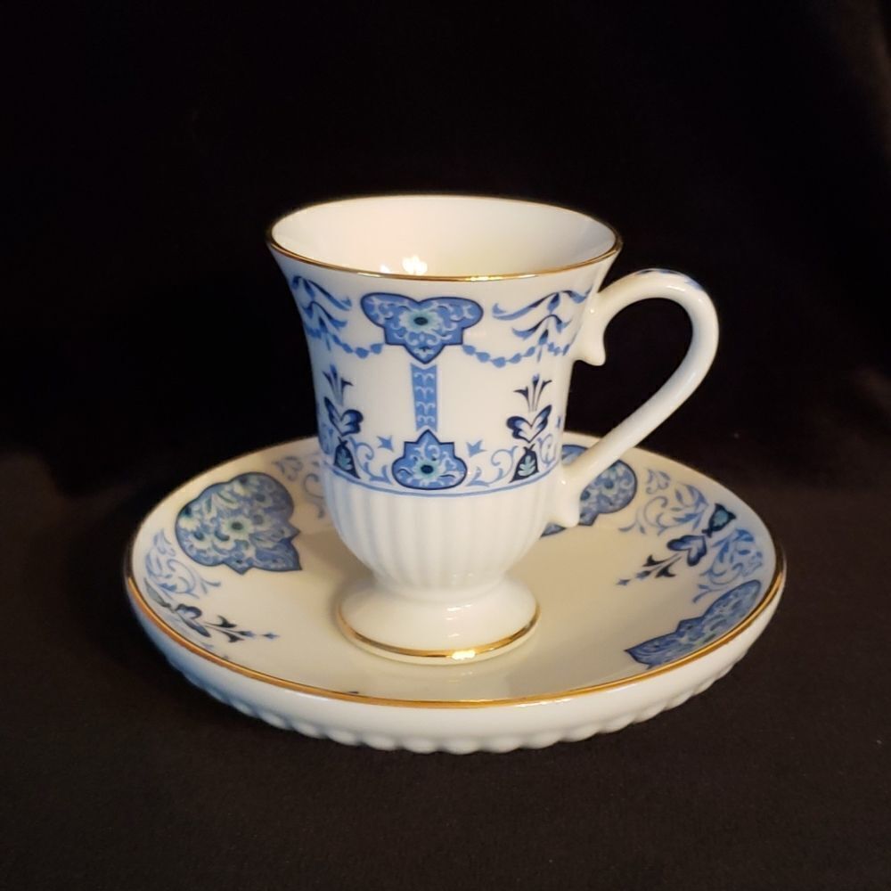 Collectible Vintage Avon European Tradition Cup & Saucer - 1984
